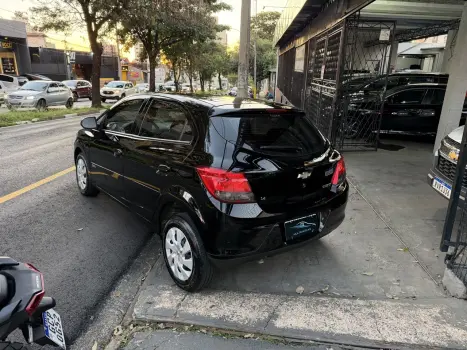 CHEVROLET Onix Hatch 1.4 4P FLEX LT, Foto 5
