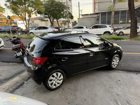 CHEVROLET Onix Hatch 1.4 4P FLEX LT, Foto 6