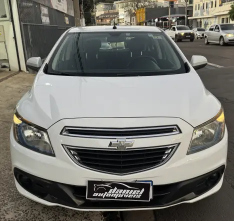 CHEVROLET Onix Hatch 1.4 4P FLEX LT, Foto 4