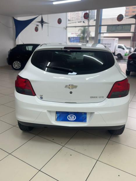 CHEVROLET Onix Hatch 1.4 4P FLEX LTZ, Foto 4