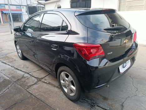 CHEVROLET Onix Hatch 1.4 4P FLEX LT AUTOM�TICO, Foto 5