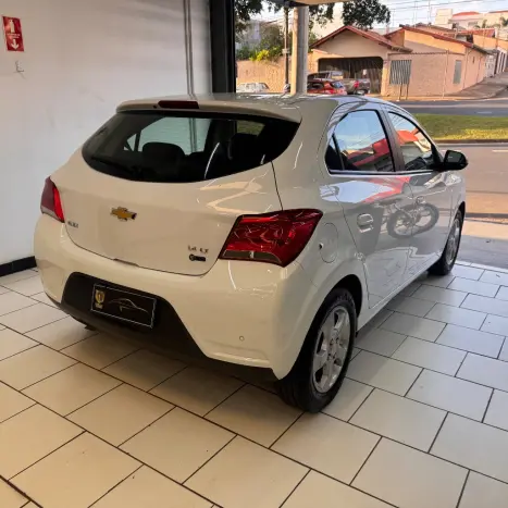 CHEVROLET Onix Hatch 1.4 4P FLEX LT, Foto 6