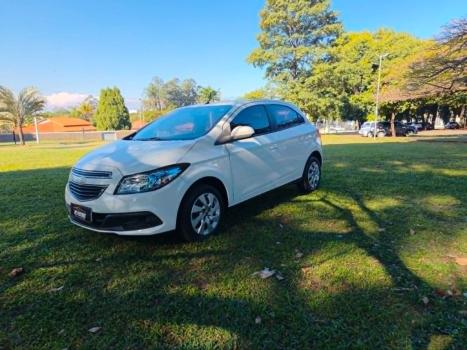CHEVROLET Onix Hatch 1.4 4P FLEX LT, Foto 5