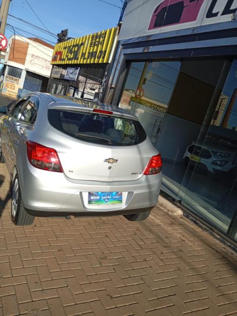 CHEVROLET Onix Hatch 1.4 4P FLEX LT, Foto 3