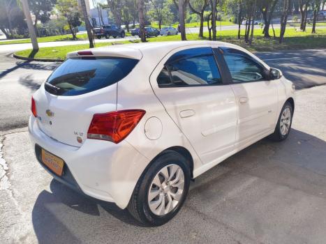 CHEVROLET Onix Hatch 1.4 4P FLEX LT, Foto 5