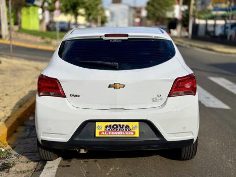 CHEVROLET Onix Hatch 1.4 4P FLEX LT, Foto 5