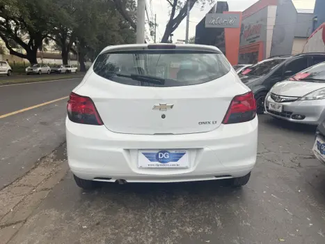 CHEVROLET Onix Hatch 1.0 12V 4P FLEX LT, Foto 6