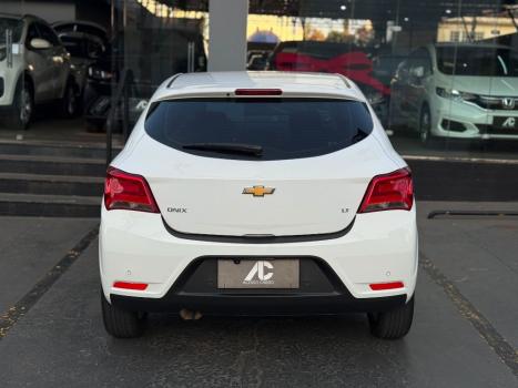 CHEVROLET Onix Hatch 1.4 4P FLEX LT, Foto 5