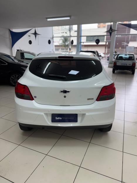 CHEVROLET Onix Hatch 1.4 4P FLEX LTZ, Foto 4
