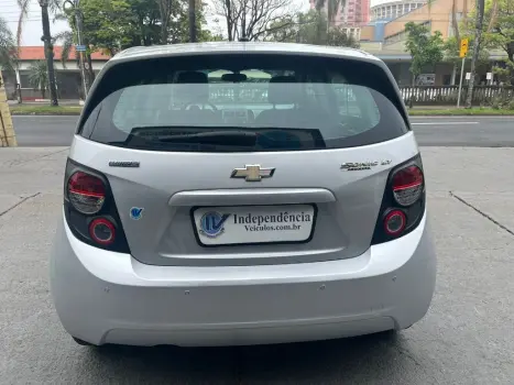 CHEVROLET Sonic Hatch 1.6 16V 4P LT FLEX AUTOMÁTICO, Foto 5 CHEVROLET Sonic Hatch 1.6 16V 4P LT FLEX AUTOMÁTICO, Foto 5