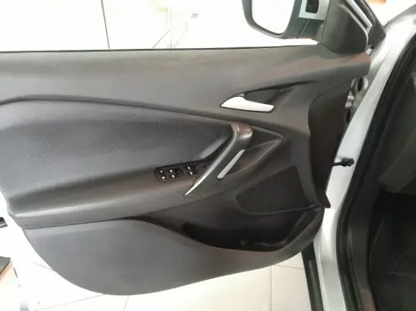 CHEVROLET Tracker 1.0 12V 4P FLEX TURBO LTZ AUTOMÁTICO, Foto 7 CHEVROLET Tracker 1.0 12V 4P FLEX TURBO LTZ AUTOMÁTICO, Foto 7