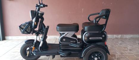 CHIN�S & CIA 800 W BATERIA L�TIO, Foto 1