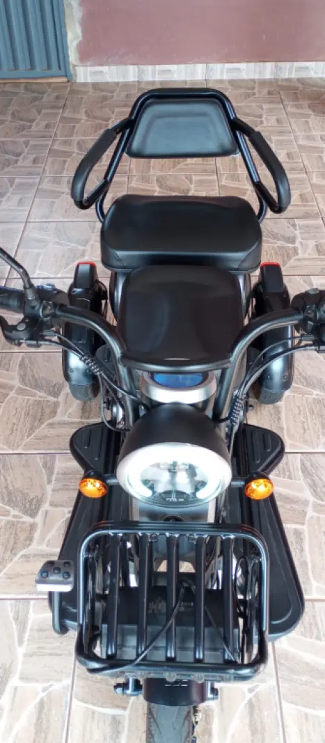 CHIN�S & CIA 800 W BATERIA L�TIO, Foto 2