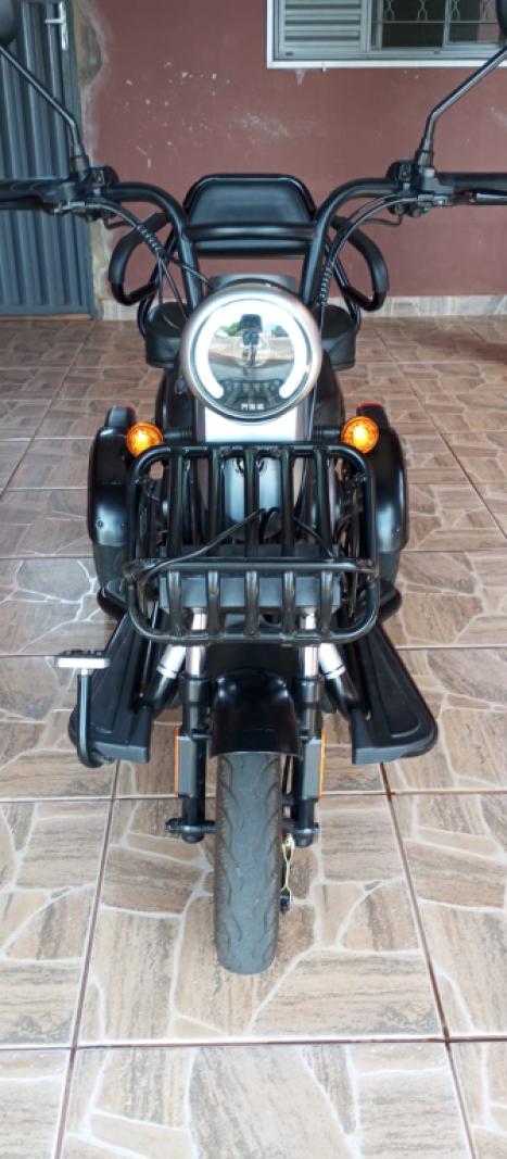 CHIN�S & CIA 800 W BATERIA L�TIO, Foto 3