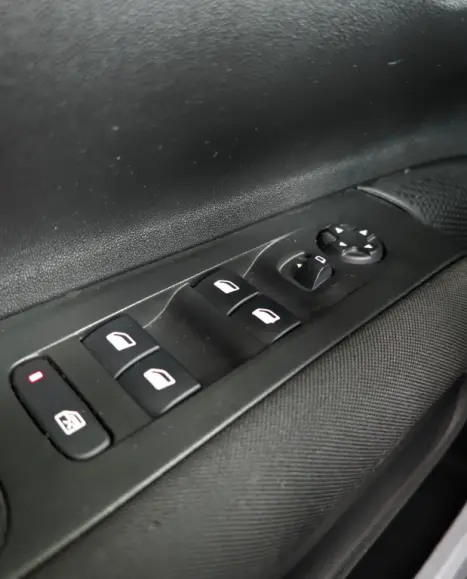 CITROEN C4 Cactus 1.6 16V 4P VTI 120 FLEX FEEL AUTOMÁTICO, Foto 17 CITROEN C4 Cactus 1.6 16V 4P VTI 120 FLEX FEEL AUTOMÁTICO, Foto 17