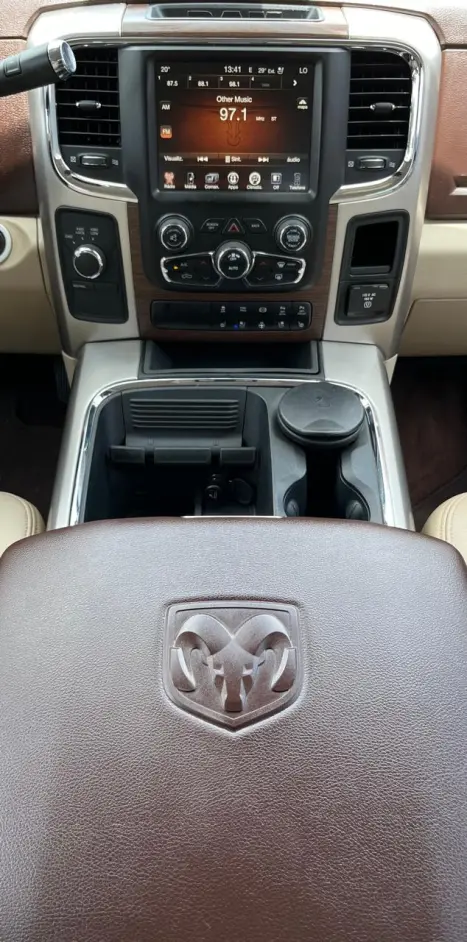 DODGE Ram 6.7 I6 24V 4P 2500 LARAMIE 4X4 TURBODIESEL  AUTOMÁTICO CABINE DUPLA, Foto 15 DODGE Ram 6.7 I6 24V 4P 2500 LARAMIE 4X4 TURBODIESEL  AUTOMÁTICO CABINE DUPLA, Foto 15