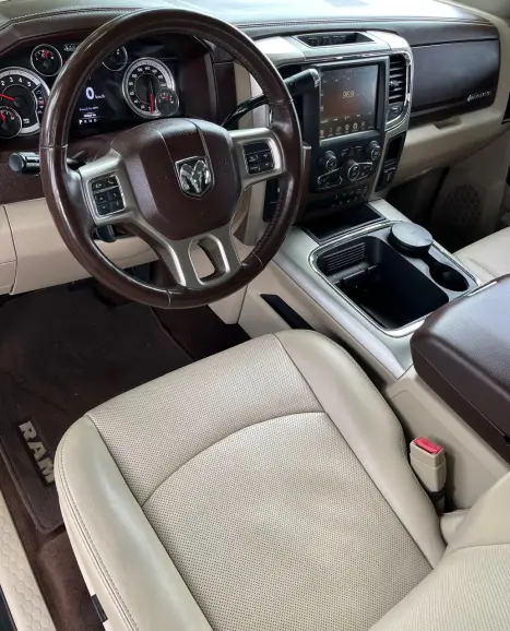 DODGE Ram 6.7 I6 24V 4P 2500 LARAMIE 4X4 TURBODIESEL  AUTOMÁTICO CABINE DUPLA, Foto 16 DODGE Ram 6.7 I6 24V 4P 2500 LARAMIE 4X4 TURBODIESEL  AUTOMÁTICO CABINE DUPLA, Foto 16