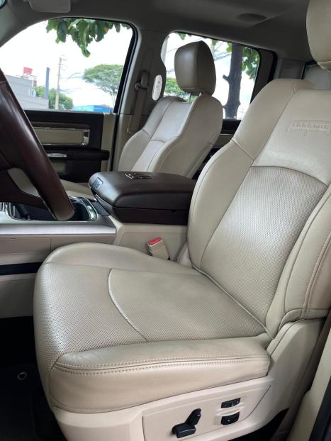 DODGE Ram 6.7 I6 24V 4P 2500 LARAMIE 4X4 TURBODIESEL  AUTOMÁTICO CABINE DUPLA, Foto 21 DODGE Ram 6.7 I6 24V 4P 2500 LARAMIE 4X4 TURBODIESEL  AUTOMÁTICO CABINE DUPLA, Foto 21