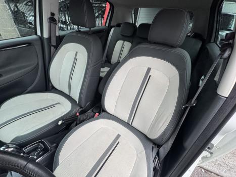 FIAT Punto 1.6 16V 4P FLEX ESSENCE CREATIVE DUALOGIC AUTOMATIZADO, Foto 8 FIAT Punto 1.6 16V 4P FLEX ESSENCE CREATIVE DUALOGIC AUTOMATIZADO, Foto 8