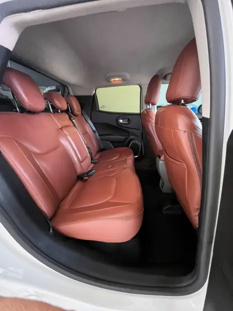 FIAT Toro 2.4 16V 4P MULTIAIR FLEX VOLCANO AUTOM�TICO, Foto 13