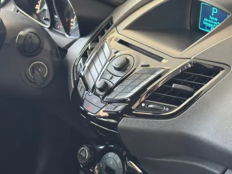 FORD Fiesta Hatch 1.6 16V 4P FLEX TITANIUM PLUS POWERSHIFT AUTOMTICO, Foto 5