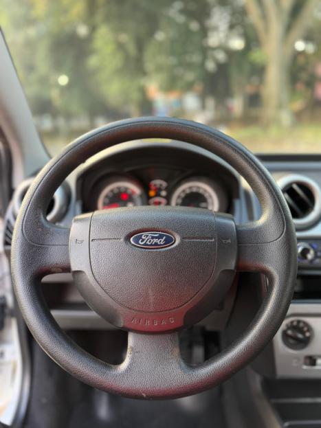FORD Fiesta Hatch 1.6 4P, Foto 4