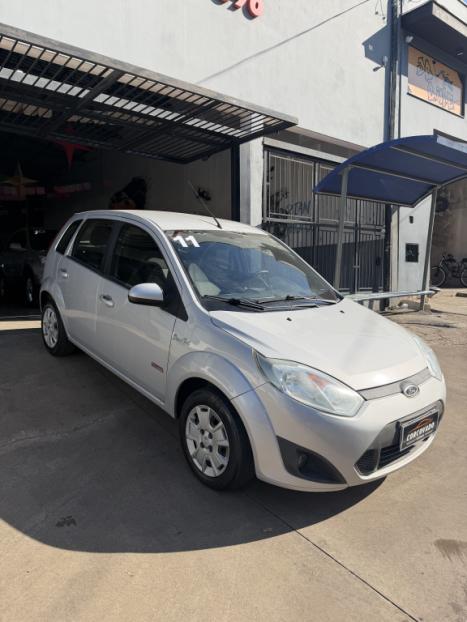 FORD Fiesta Hatch 1.6 4P, Foto 2