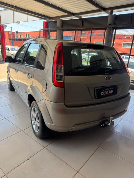 FORD Fiesta Hatch 1.6 4P, Foto 2