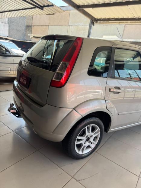 FORD Fiesta Hatch 1.6 4P, Foto 8