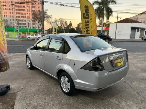 FORD Fiesta Sedan 1.6 4P ROCAM FLEX, Foto 2
