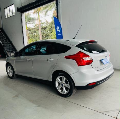 FORD Focus Hatch 1.6 16V 4P SE FLEX, Foto 6