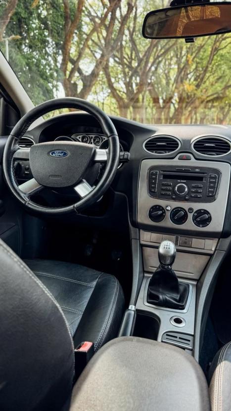 FORD Focus Hatch 2.0 16V 4P GLX, Foto 4