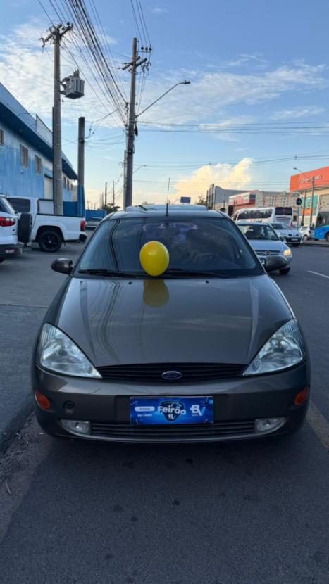 FORD Focus Hatch 2.0 16V 4P GHIA, Foto 3