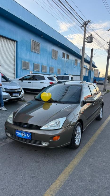 FORD Focus Hatch 2.0 16V 4P GHIA, Foto 4