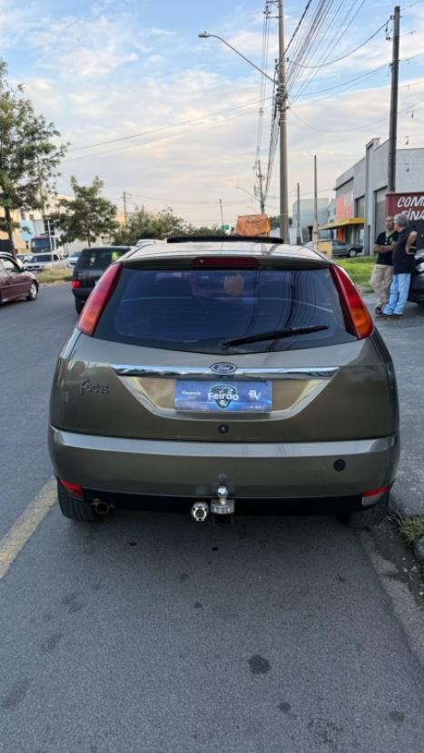 FORD Focus Hatch 2.0 16V 4P GHIA, Foto 6