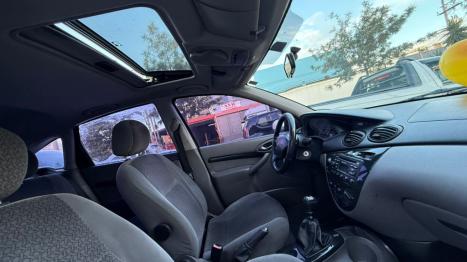 FORD Focus Hatch 2.0 16V 4P GHIA, Foto 8