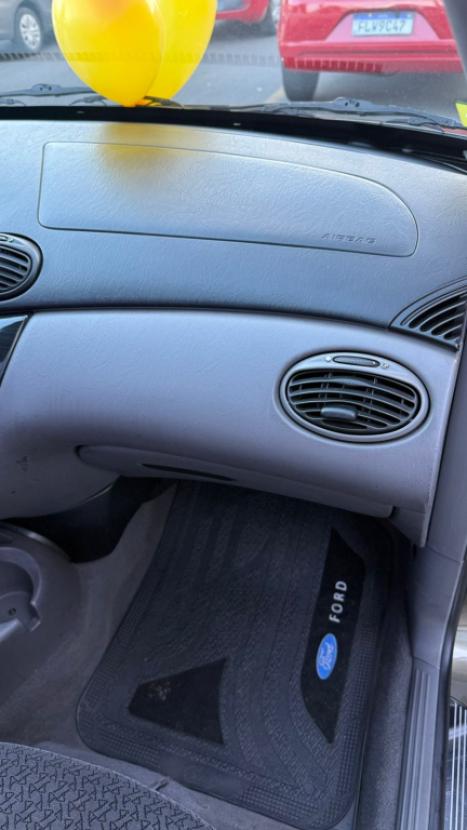 FORD Focus Hatch 2.0 16V 4P GHIA, Foto 10