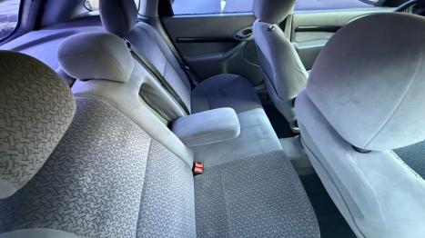 FORD Focus Hatch 2.0 16V 4P GHIA, Foto 11