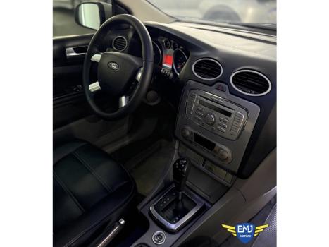 FORD Focus Hatch 2.0 16V 4P GHIA AUTOM�TICO, Foto 8