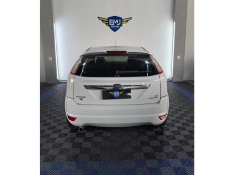 FORD Focus Hatch 2.0 16V 4P GHIA AUTOM�TICO, Foto 5