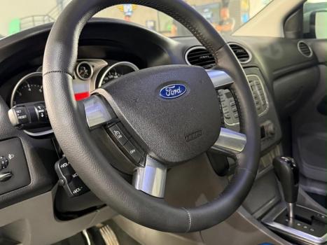 FORD Focus Hatch 2.0 16V 4P GHIA AUTOM�TICO, Foto 7