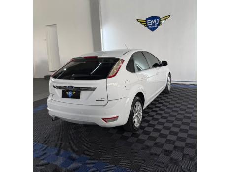 FORD Focus Hatch 2.0 16V 4P GHIA AUTOM�TICO, Foto 20