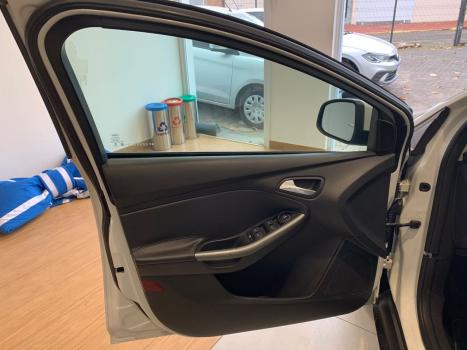 FORD Focus Hatch 2.0 16V 4P FLEX SE POWERSHIFT AUTOM�TICO, Foto 7