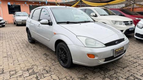 FORD Focus Hatch 2.0 16V 4P GHIA, Foto 3