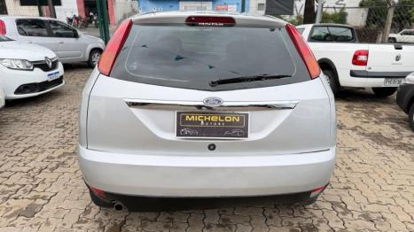 FORD Focus Hatch 2.0 16V 4P GHIA, Foto 4