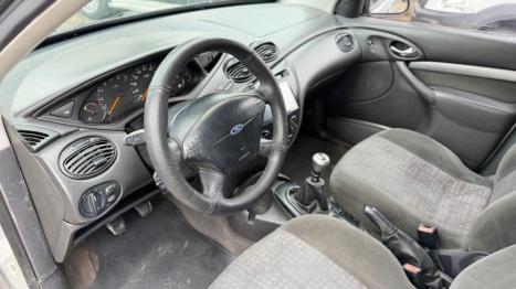 FORD Focus Hatch 2.0 16V 4P GHIA, Foto 10