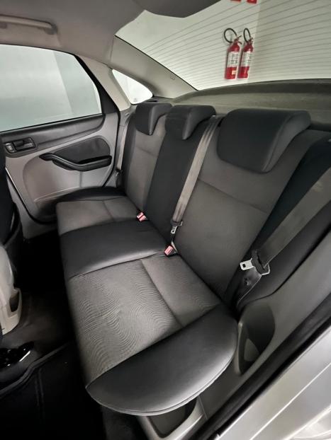 FORD Focus Sedan 2.0 16V 4P GLX AUTOMÁTICO, Foto 20 FORD Focus Sedan 2.0 16V 4P GLX AUTOMÁTICO, Foto 20