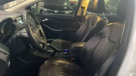 FORD Focus Sedan 2.0 16V 4P FLEX TITANIUM PLUS POWERSHIFT AUTOM�TICO, Foto 9