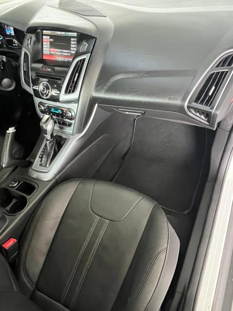 FORD Focus Sedan 2.0 16V 4P FLEX TITANIUM PLUS POWERSHIFT AUTOM�TICO, Foto 19