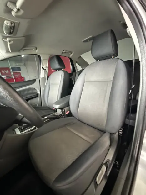 FORD Focus Sedan 2.0 16V 4P GLX FLEX AUTOM�TICO, Foto 17